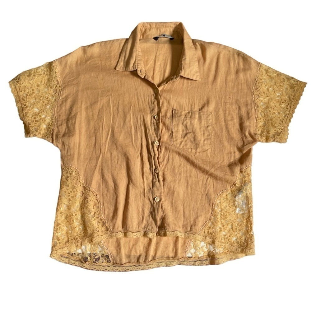 3/$20 ❤️ Splash Tan Lace High-Low Hem Shirt US S
